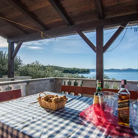 Vakantiehuis House Otusi *