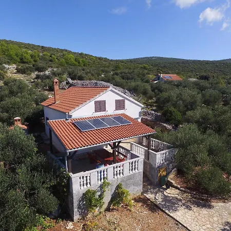 House Otusi تكون