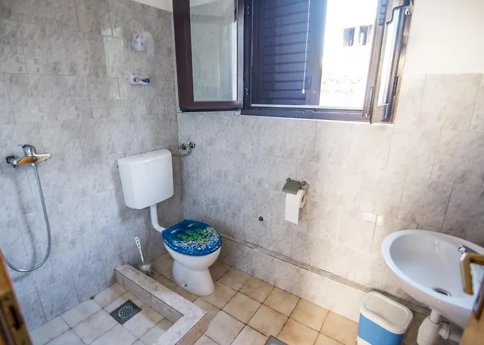 House Otusi
