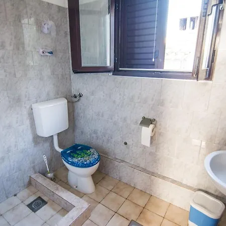 House Otusi