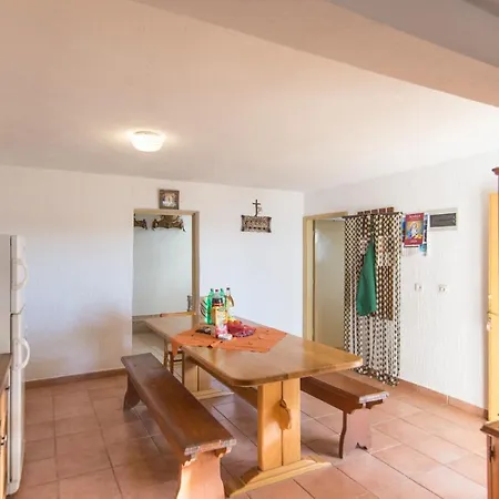 House Otusi Holiday home